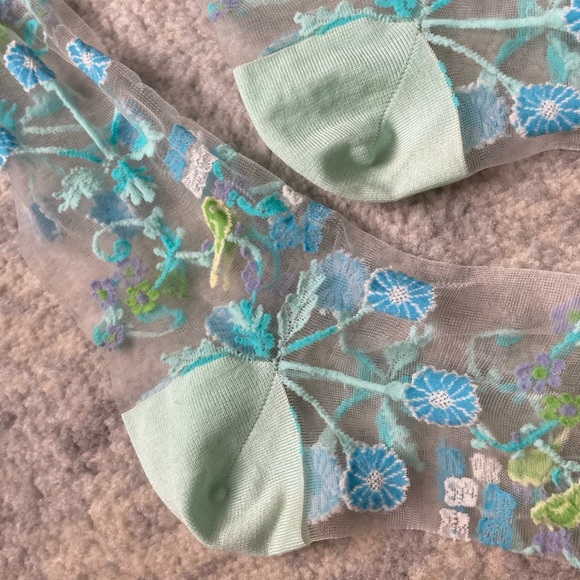 [Ozone] NWOT Floating Floral Sheer Socks - Picture 6 of 7